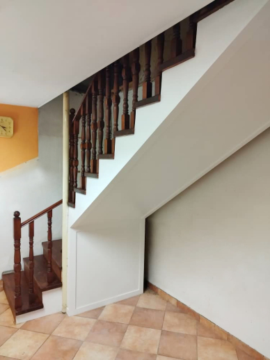 Fa lépcső egyedi tervezéssel Budapesten