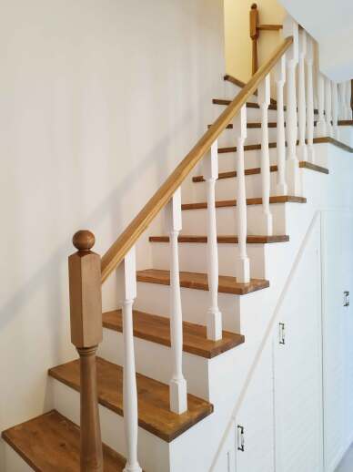 Fa munkák modern lakásban Budapesten